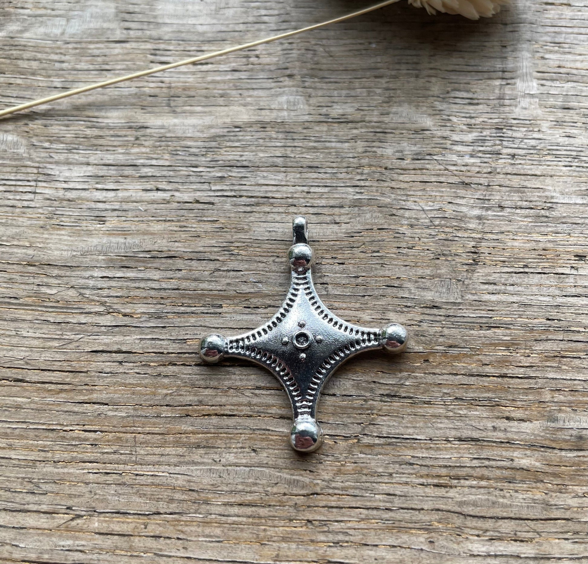 Silver Plated Retro Crosses Pendant 35*30mm