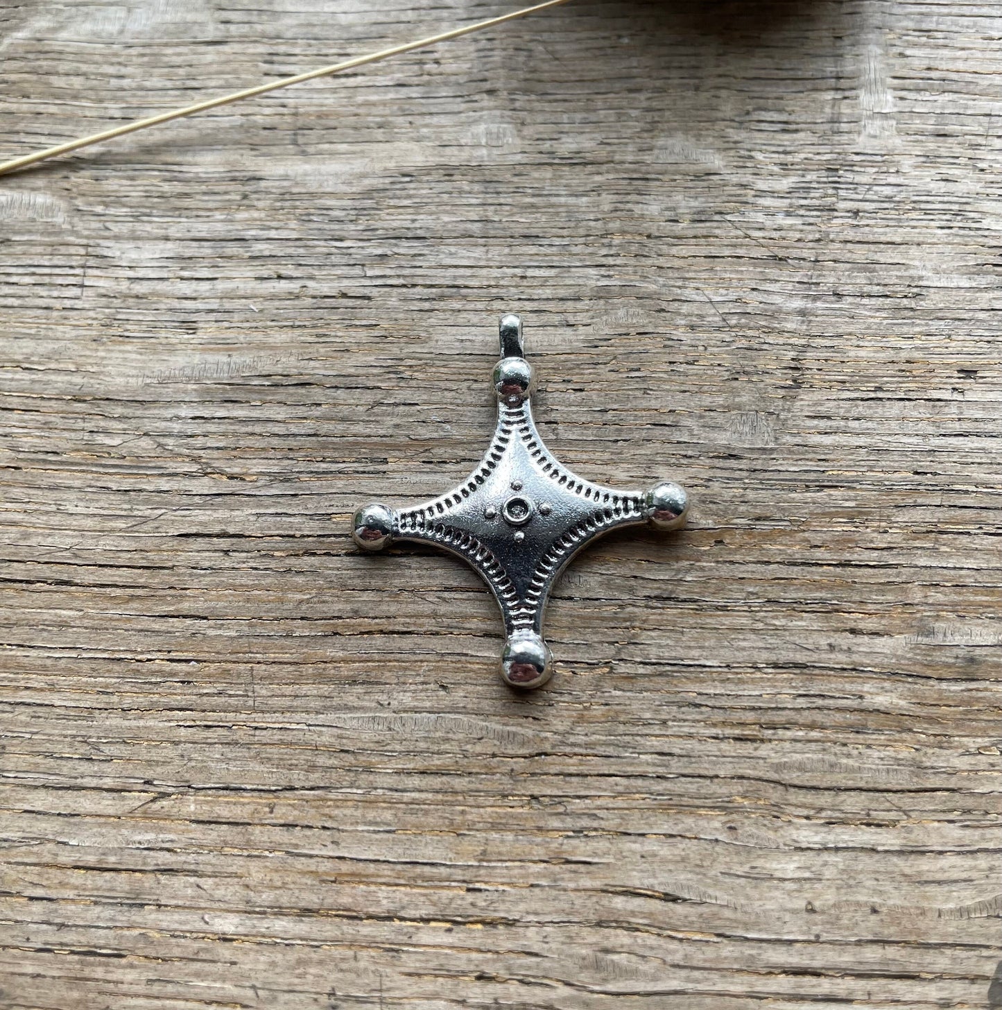 Silver Plated Retro Crosses Pendant 35*30mm