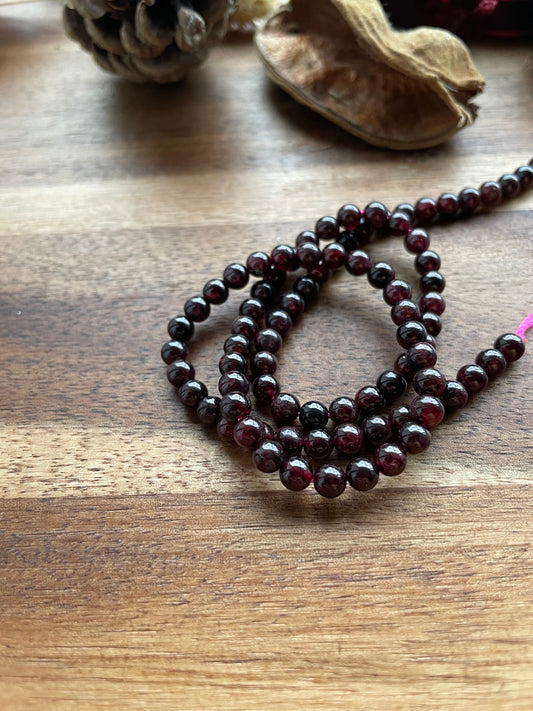 Garnet round beads 4mm