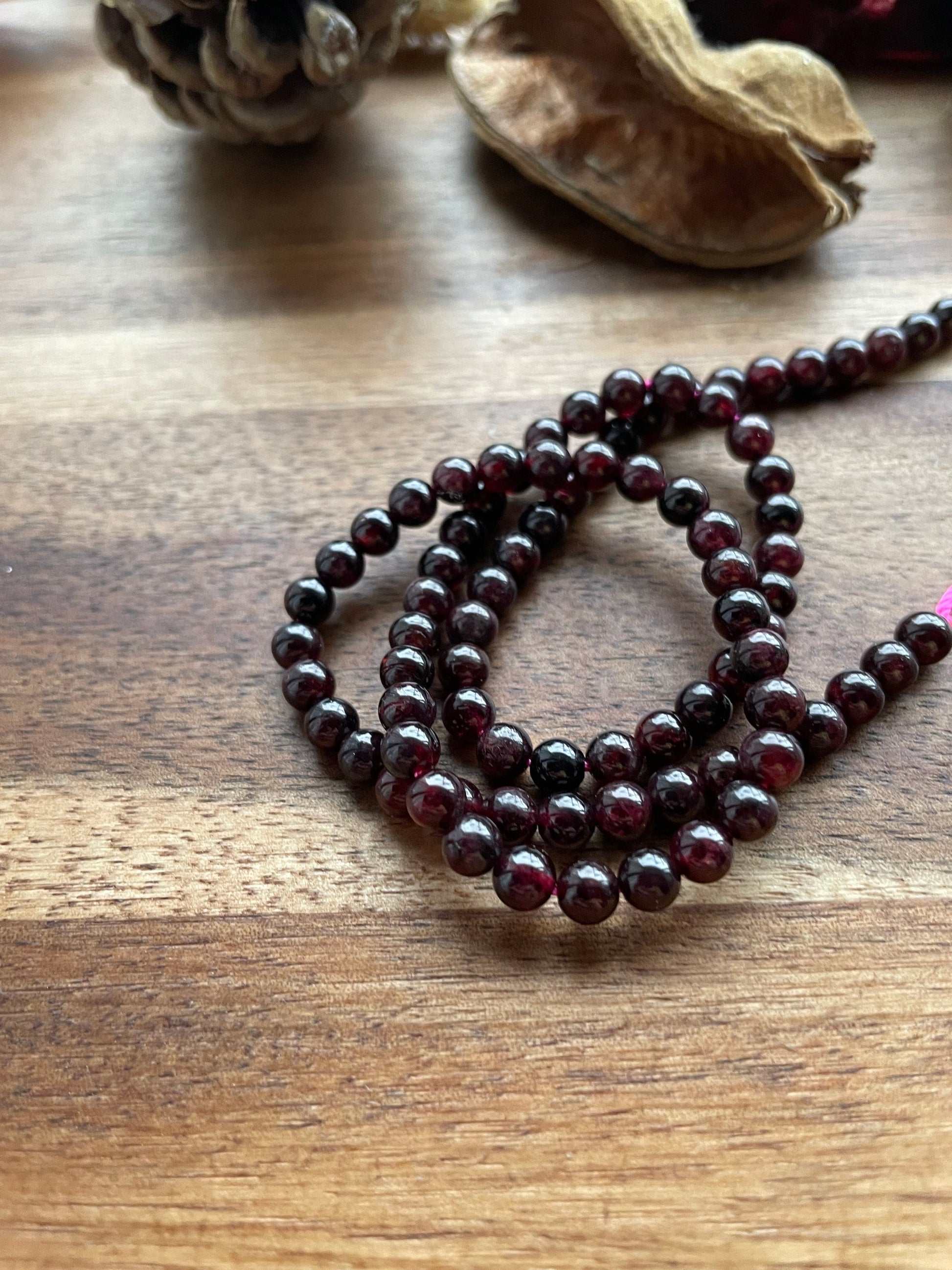 Garnet round beads 4mm