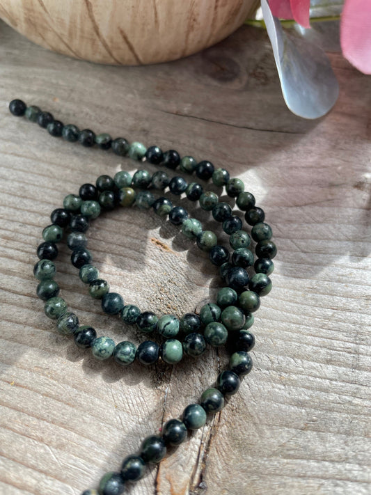 Green sparrow 4mm beads