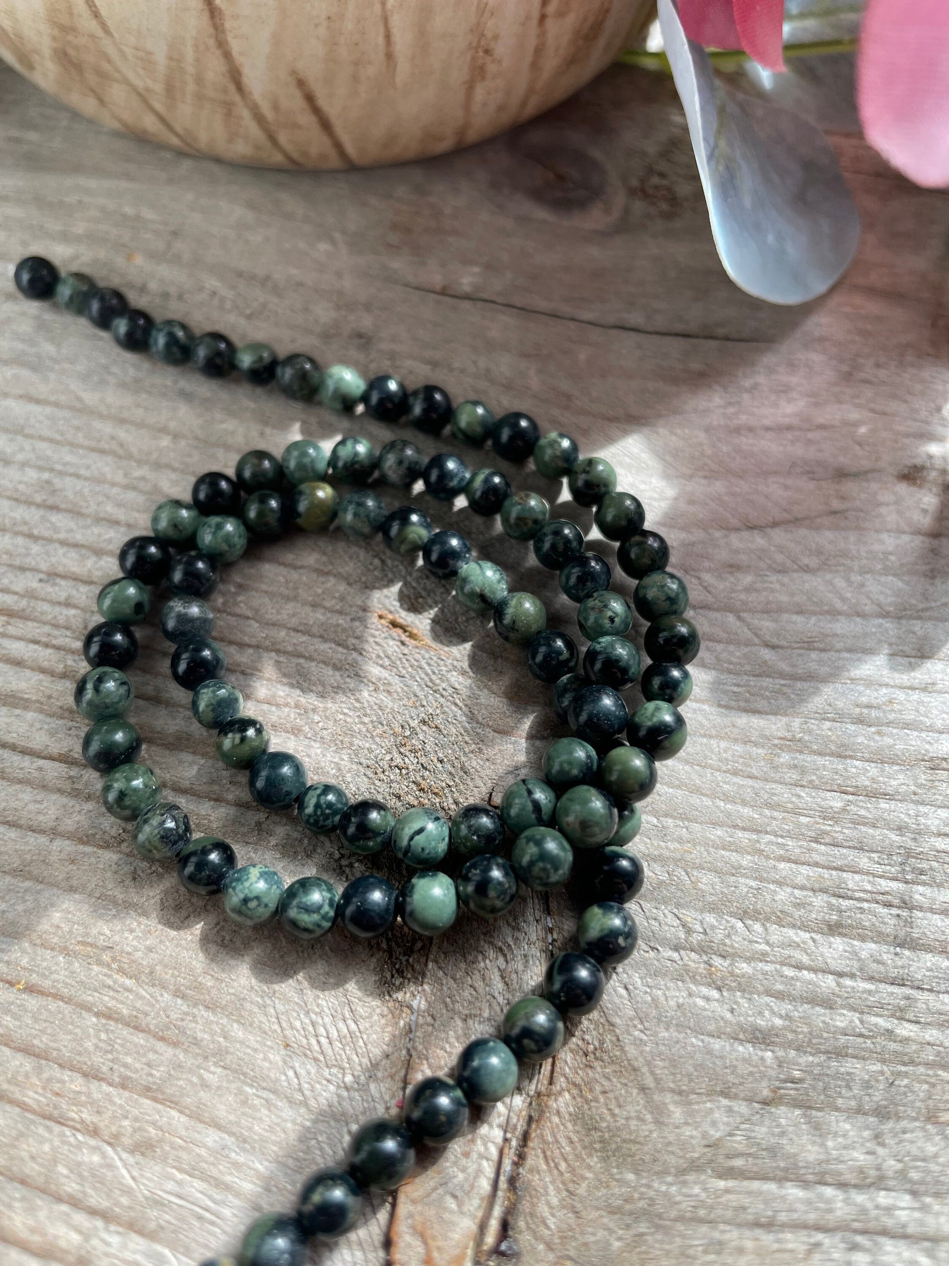 Green sparrow 4mm beads